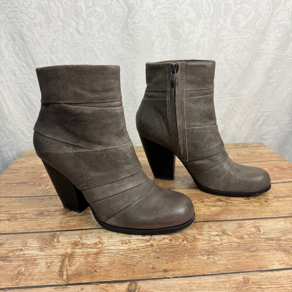 Vince Camuto Womens 8.5 Taupe Leather Ankle Boots Pleated Heel Office Siren